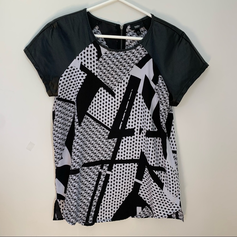 MOSSIMO FAUX LEATHER SLEEVE BLACK &WHITE TOP M